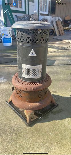Vintage Perfection oil heater 1530. Black metal body with cool perforated design. Has a rusty cast iron base. Could be a neat decor piece or for someo
