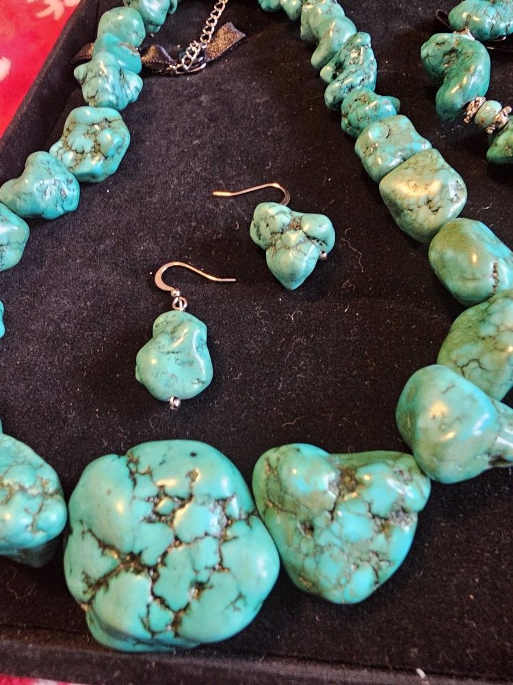 $100.00 - Vintage "Howlite Nuggets" Jewelry Set! Gorgeous Chunky Statement Accents! Necklace + Bracelet + Earings! Rare Find!!