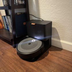 Vacuum and Mop Roomba i5+