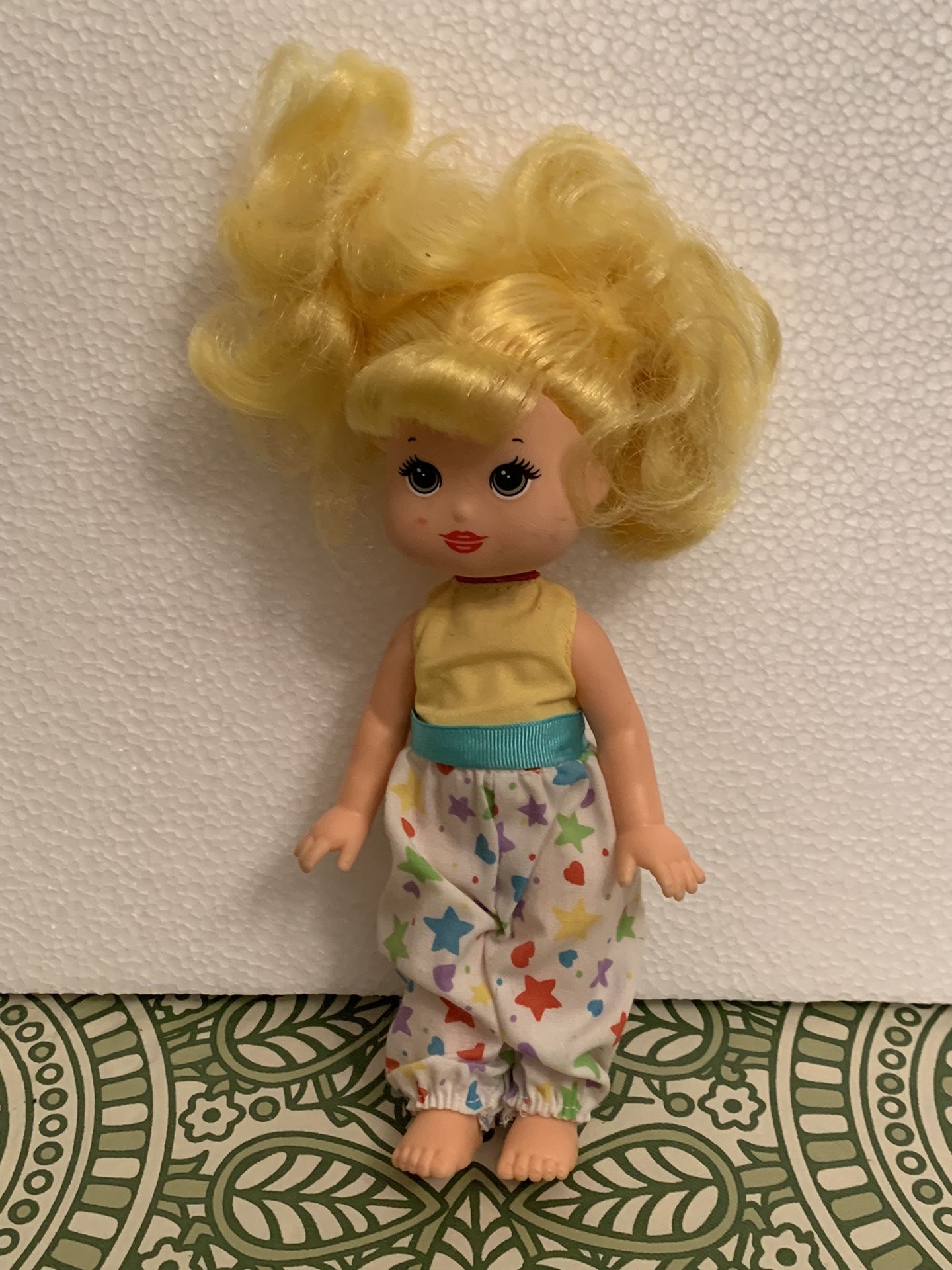 Vintage 1989 Hasbro " Make Me Up Darling" 7" Doll Yellow Hair Green Eyes Star