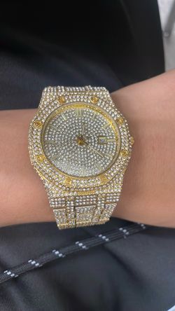 Moissanite bustdown watch