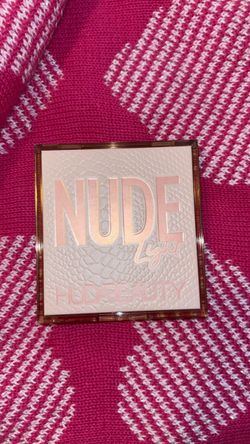 Huda beauty light pallet