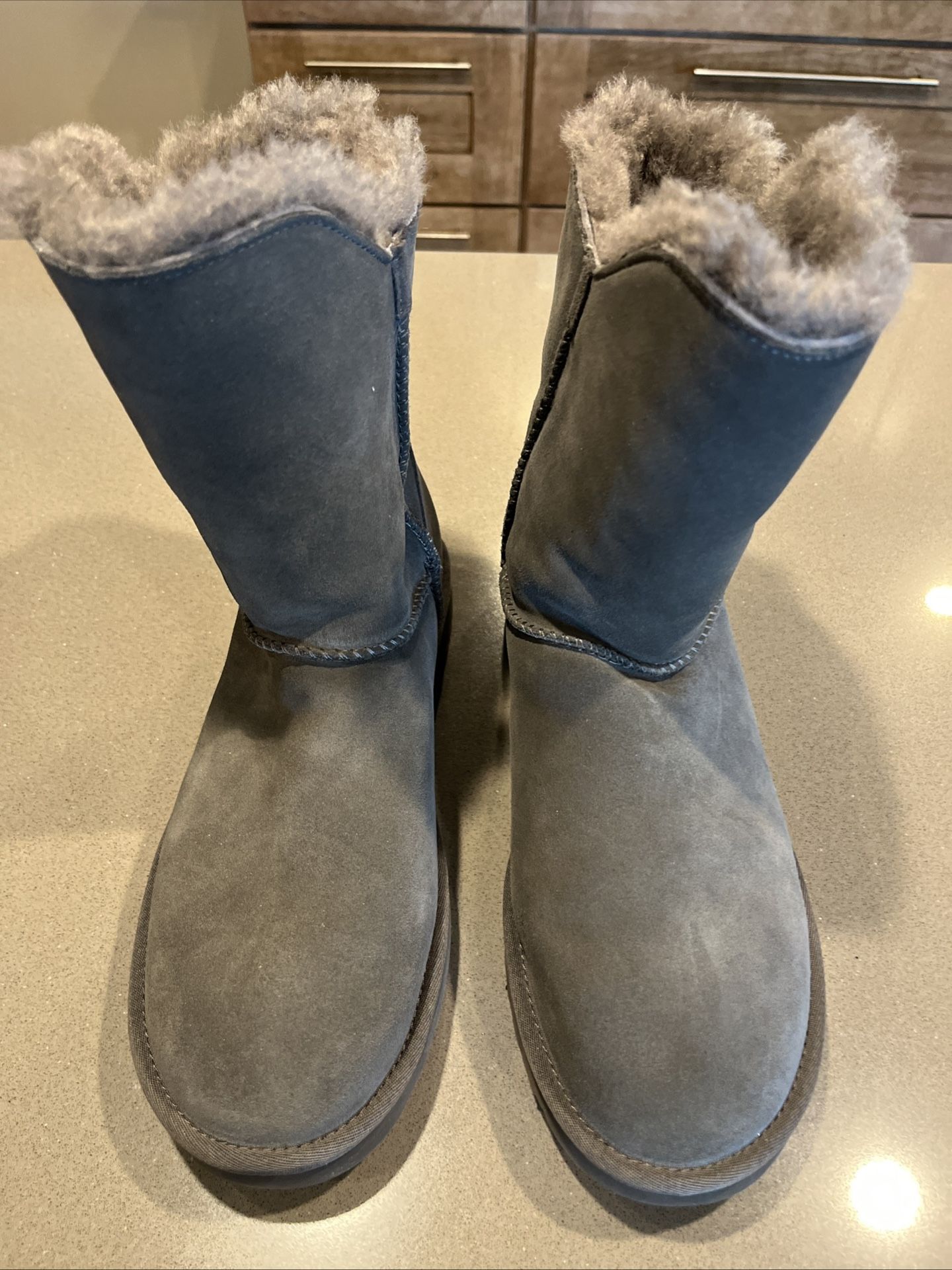 Women’s UGG Suede Boots US11