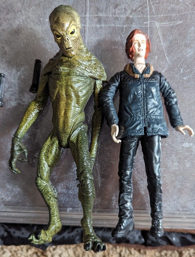 X-Files Figurines  and  Assessories 
