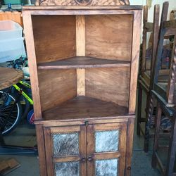 4 Chairs Table And Corner Cabinet Shelf 