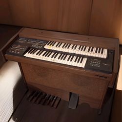 Gulbransen Organ, Elka Keyboard Piano - C92 Small Frame, Wood Grain Finish