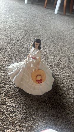 Franklin Mint Scarlett O’Hara Porcelain Figurine (1987) – Hand Painted Collectible