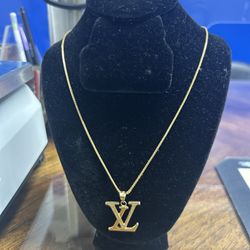 18k Gold Chain 20 Inches With Pendant Pick Up Only!!