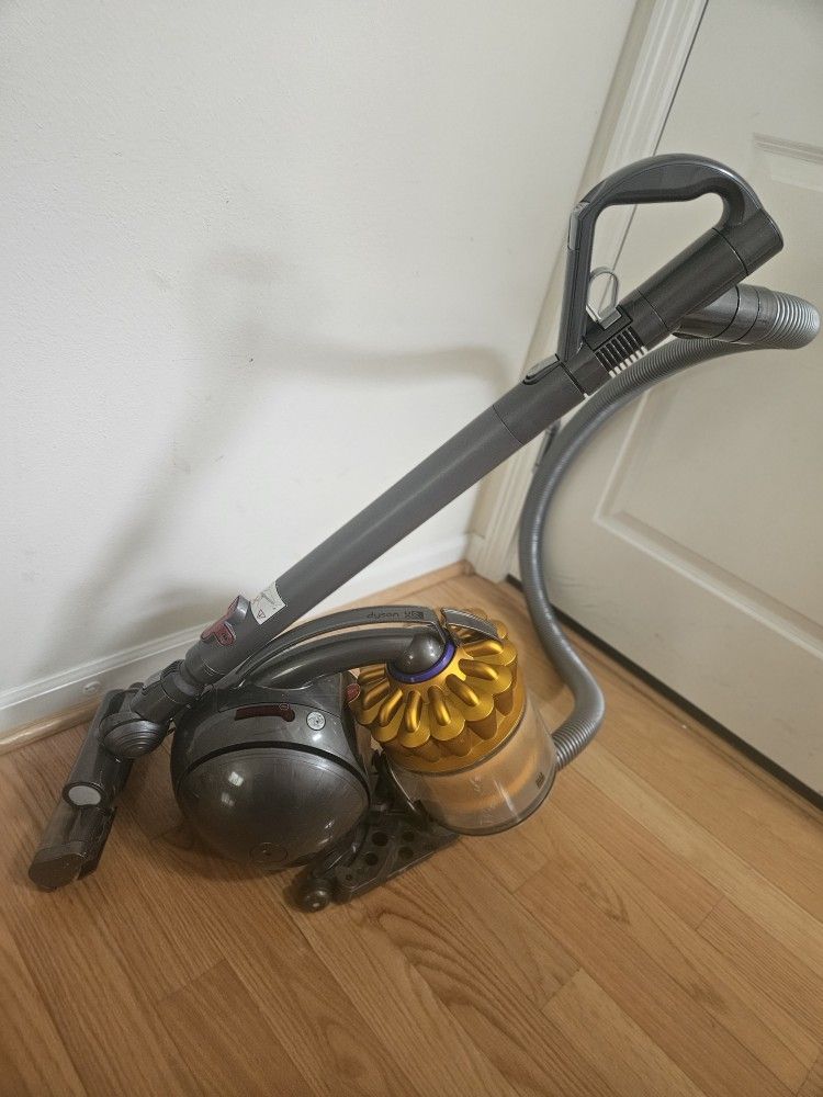 Vacuum Cleaner Dyson- Cinetic Animal Bagless Canister, Big Ball, Like New