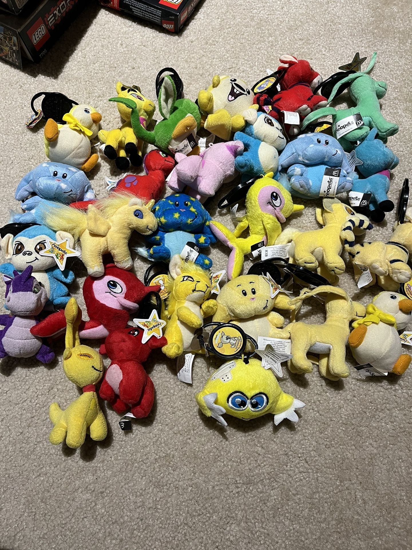27 Piece Neopets McDonalds Collectible set