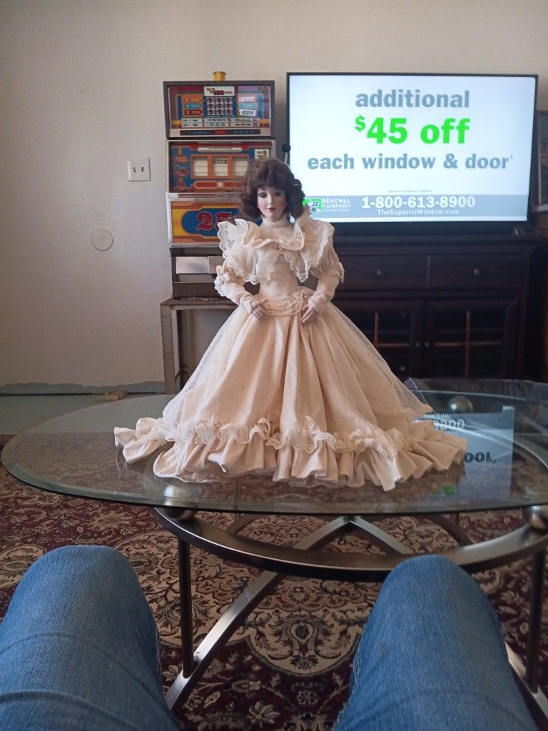 VINTAGE HAMILTON COLLECTION DOLL