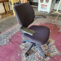 Very nice black desk office chair 