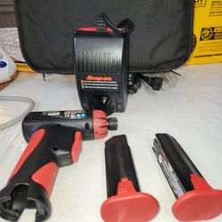 Snap on 7.2 V drill driver 2 batteries charger and case