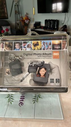 Innovage Digital Photo Album Keychain
