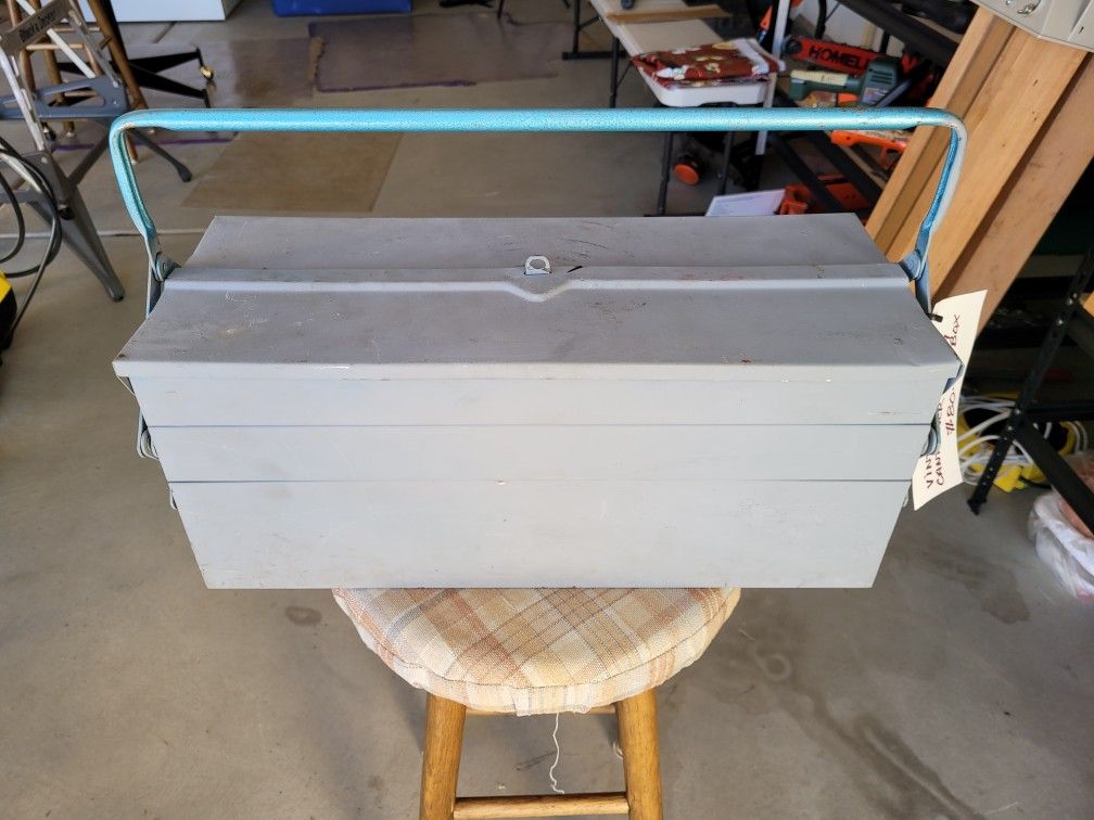 Vintage Cantilevel Tool Box 
