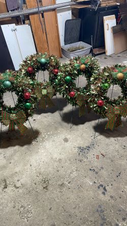 Assortment Of 4 Xmas Cemetery Wreaths