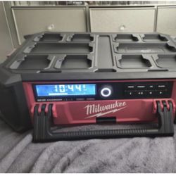 Milwaukee M18 Stereo