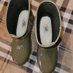 New Never Used Womens Size 9 Ugg Rain Boots