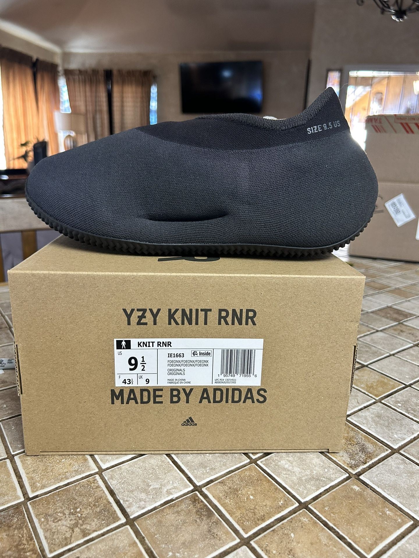 Yeezy KNIT RNR Size 9.5