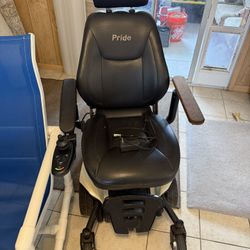 Pride Mobility Scooter With Batteries And 2 Carrying Carts For Car
