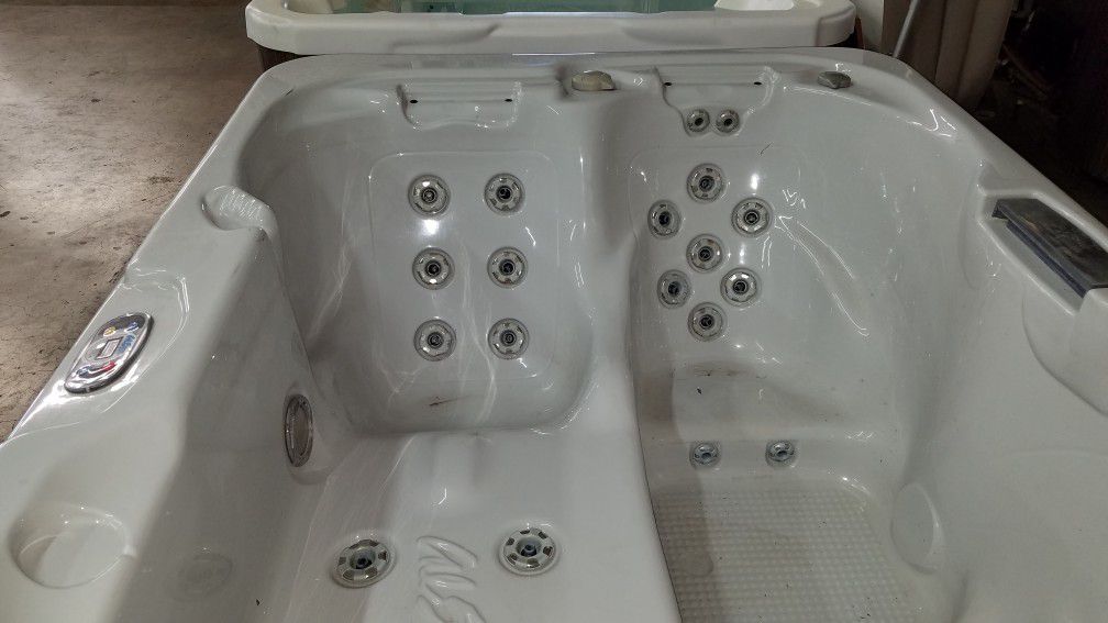 Pre-owned Cal Spa 2-3 person hot tub