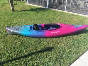 Dagger 9 Foot Zydeco Kayak And Paddle