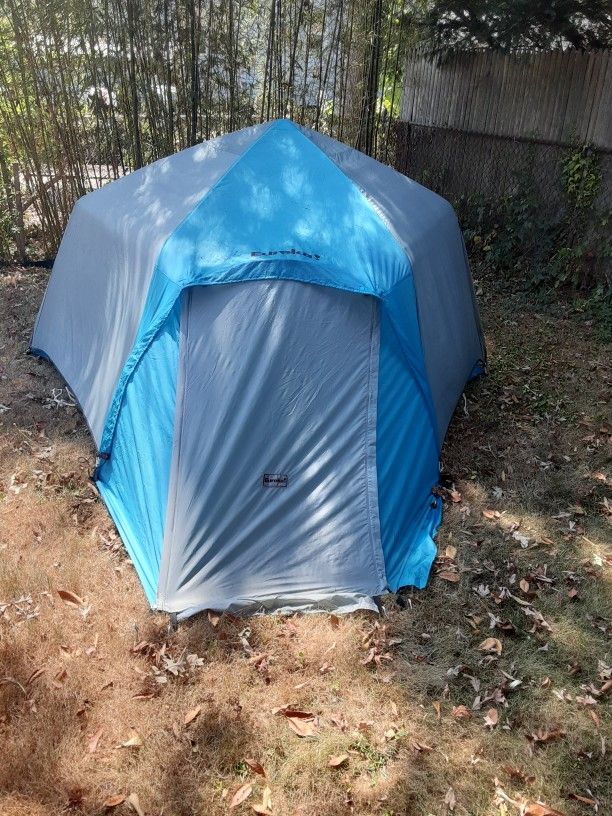 Vintage Eureka EQUINOX TENT, From Early 1990s In Very Good Usable Condition Called 4 Person But Comfortable For 2.