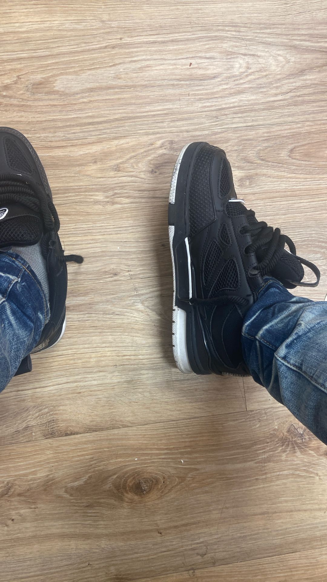 Lv Skates