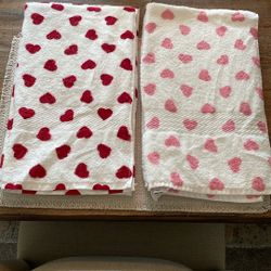 Brand New Set Of 4 Heart Hand Towels
