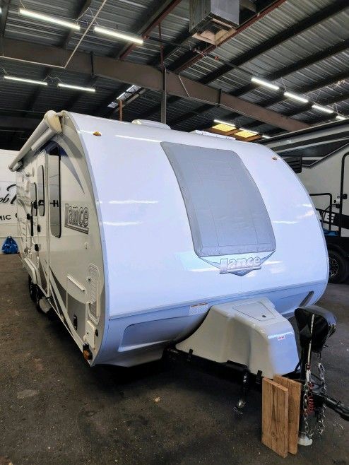 Lance 1985 Travel Trailer 2020