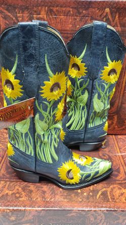 NEW REAL LEATHER LADIES COWBOY BOOTS AVAILABLE IN SIZE  5