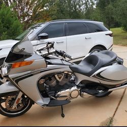 2011 Victory Vision Touring