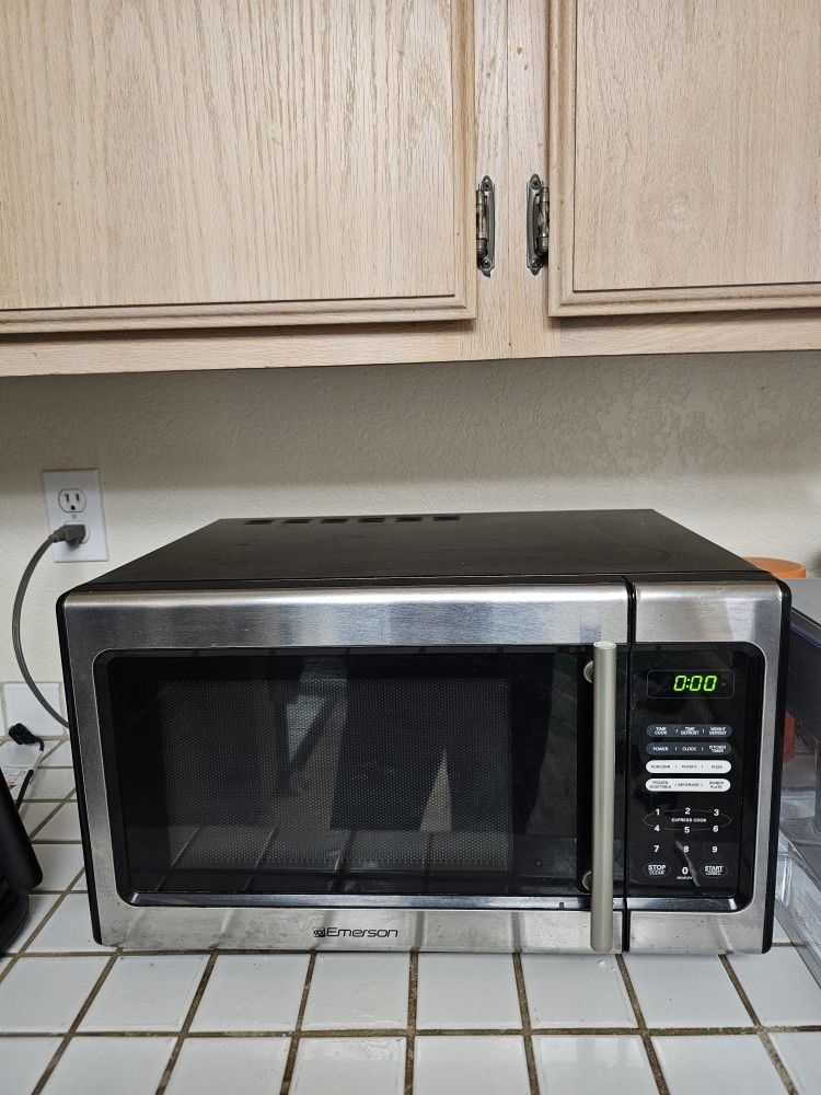 Clean Used Microwave (Works Perfect & Clean)