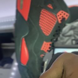 Jordan 4 Thunder Red Black 