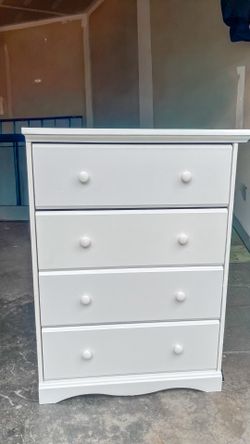White 4 drawer dresser