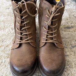 Like New Women’s Size 7.5 Suede ankle boots, White Mountain Rosalie $22