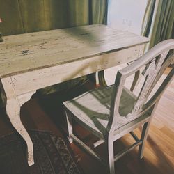 White Distressed Wood Table