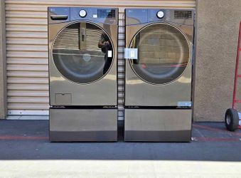 LG thinQ front load washer and gas dryer w sidekick Pedestal