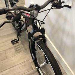 Specialized HotRock Kids 24” Bike Fun Mountain Bike 