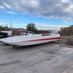 2025 Ultra / TPR Deck Boat 