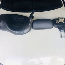 Harley Davidson Backrest Seat  And Tour Pack Pad