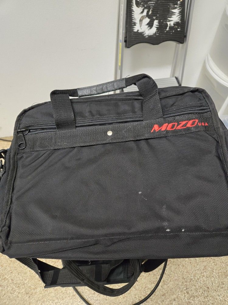 💻 Used Mozo Small Laptop Bag – Functional & Compact
$50 Obo