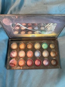 Cosmetics G Chic Eyeshadow Palette