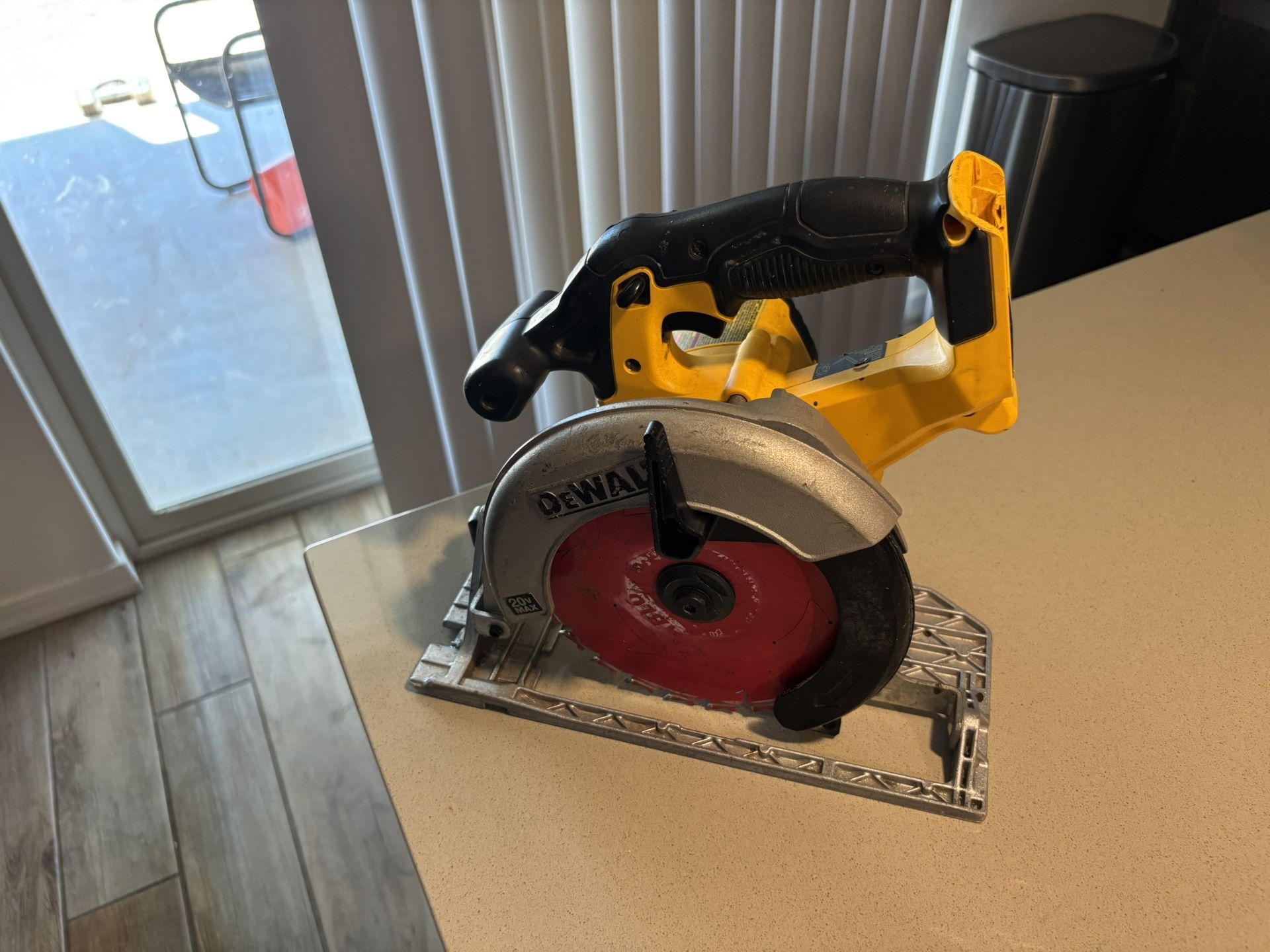 Dewalt 20 Volt Cordless Saw