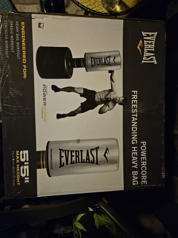 FREE STANDING PUNCHING BAG