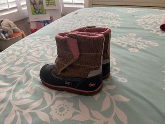 See Kai Run snow boots for girls size 10