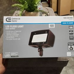 COMMERCIAL ELECTRIC LED FLOOD LIGHT