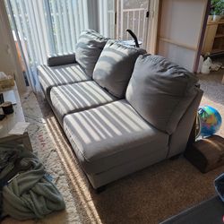 Free couch (PENDING)