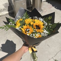 Fresh flowers beautiful bouquets 🌹 Delivery available