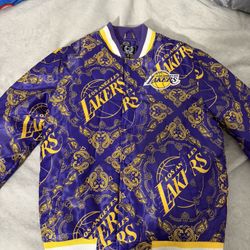 LAKERS PUFFER SIZE S (negotiable)